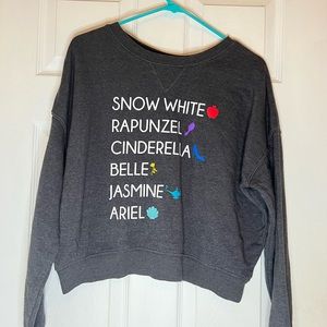 Disney crop top shirt looks longsleeve